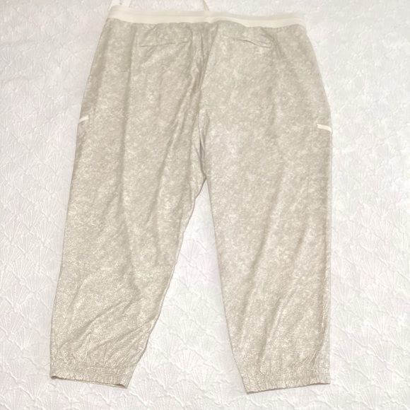 Athleta Venture Printed Pant - Picture 3 of 6